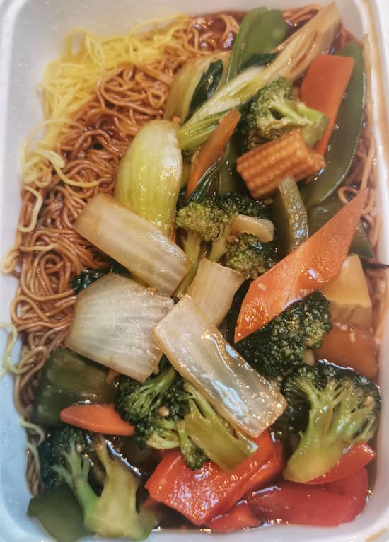 Mixed Vegetable Lo Mein 什菜捞面